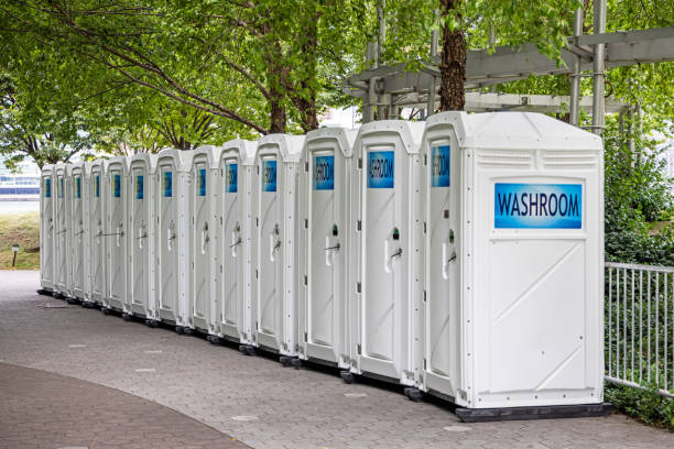 Best Portable toilet rental cost  in Indnola, IA