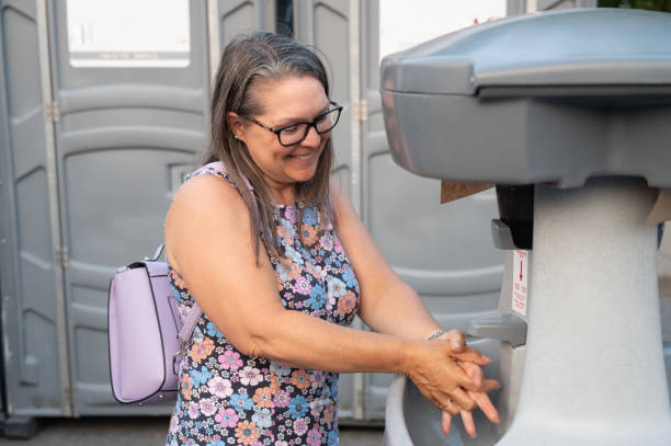 Best Porta potty rental near me  in Indnola, IA